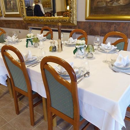 Hotel Vila Tina Zagreb Bagian luar foto