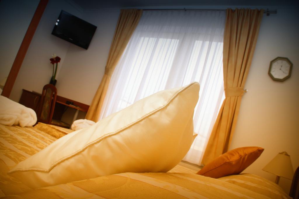 Hotel Vila Tina Zagreb Bagian luar foto