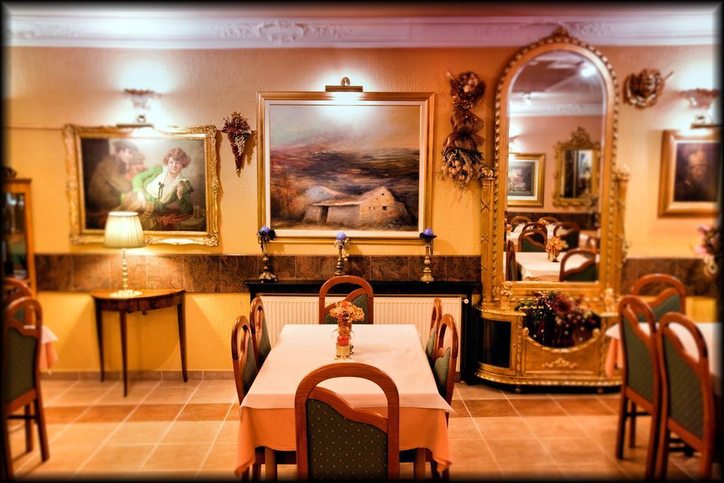 Hotel Vila Tina Zagreb Bagian luar foto