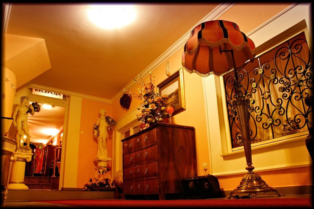 Hotel Vila Tina Zagreb Bagian luar foto