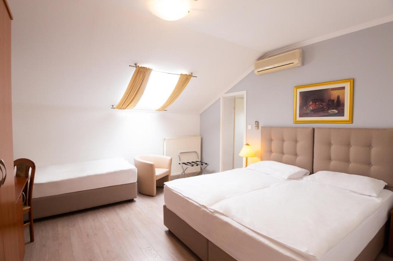 Hotel Vila Tina Zagreb Bagian luar foto