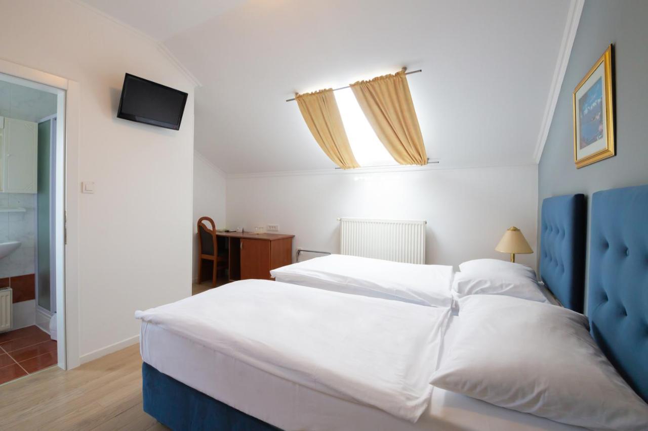 Hotel Vila Tina Zagreb Bagian luar foto