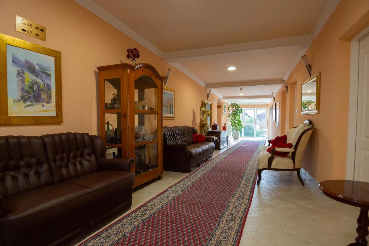 Hotel Vila Tina Zagreb Bagian luar foto