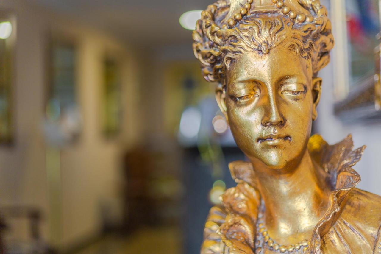 Hotel Vila Tina Zagreb Bagian luar foto